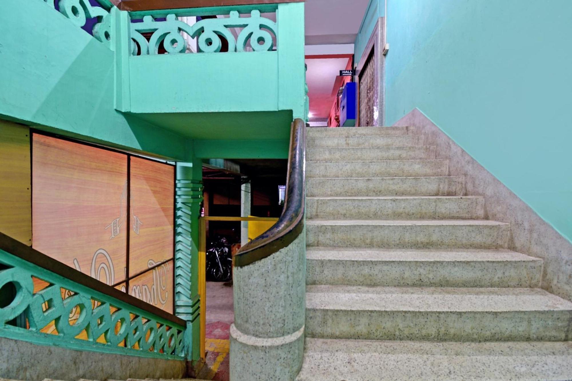Oyo Flagship Thank You Lodge Nac Dispur Eksteriør billede